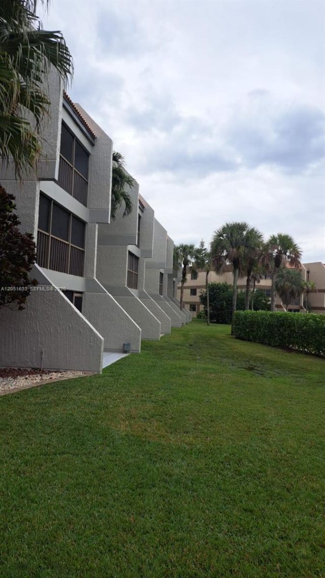 230 Lakeview Dr, Unit 310, Weston, FL 33326 Photo