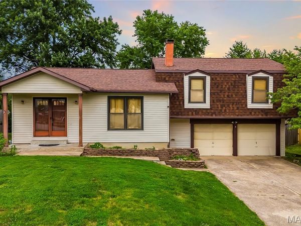 5 Tudor Square, St Peters, MO 63376