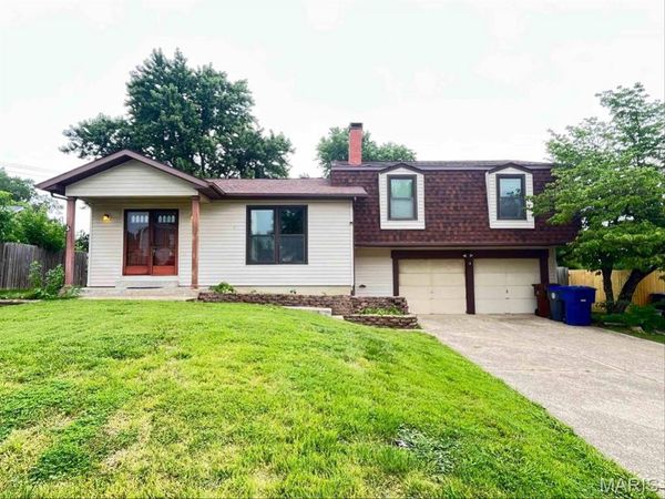 5 Tudor Square, St Peters, MO 63376
