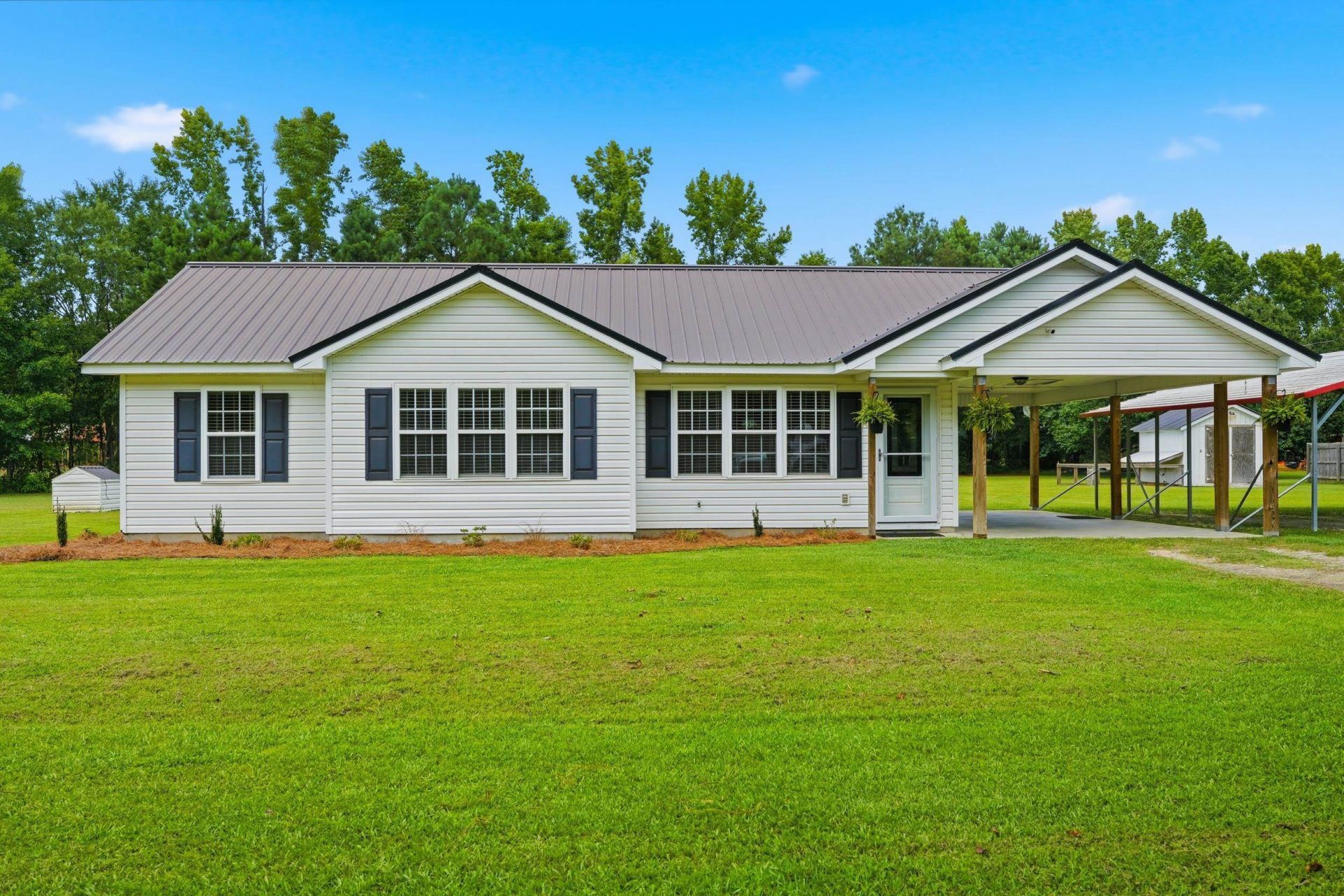 3298 Bakersfield Rd. Photo 1