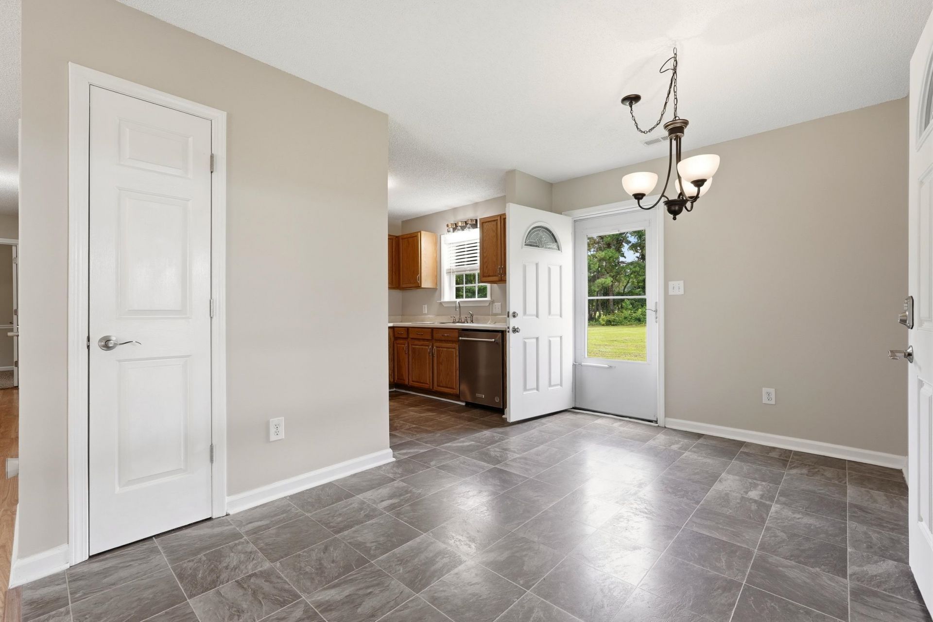 3298 Bakersfield Rd. Photo 10