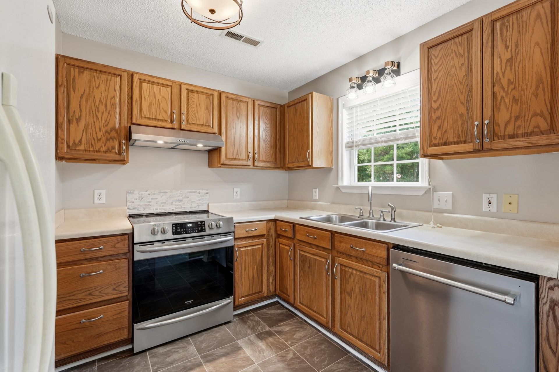 3298 Bakersfield Rd. Photo 11