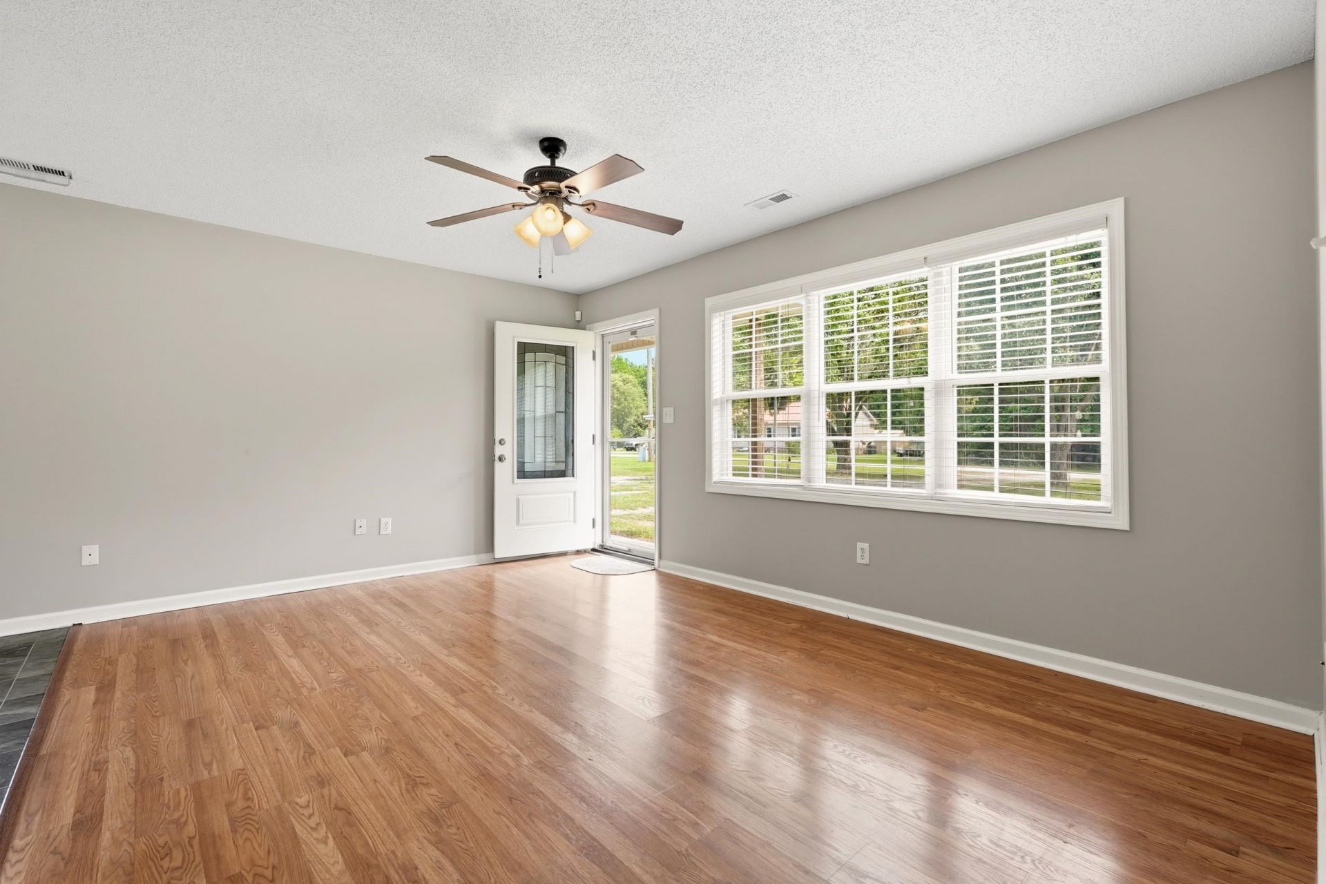 3298 Bakersfield Rd. Photo 6