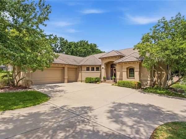 138 S Shore Drive, Lake Winnebago, MO 64034