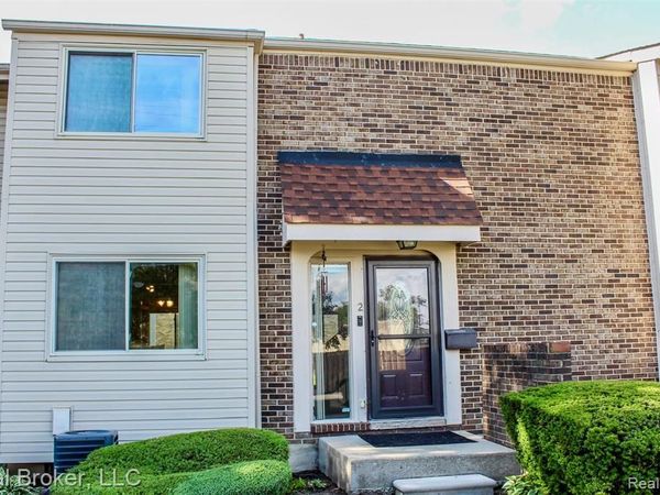 2 Woodbridge Towne Street, Southfield, MI 48075