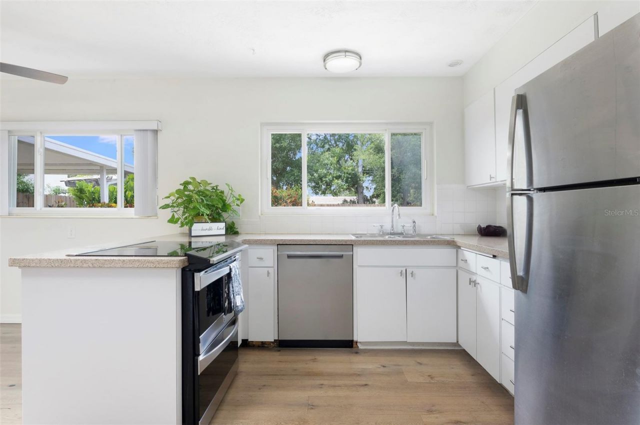 482 41st Avenue N, Saint Petersburg, FL 33703 Photo