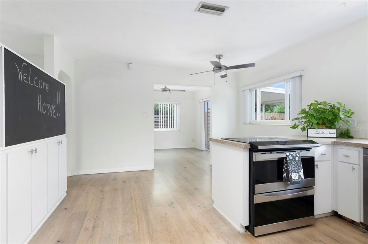 482 41st Avenue N, Saint Petersburg, FL 33703 Photo