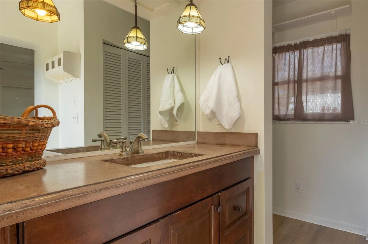 482 41st Avenue N, Saint Petersburg, FL 33703 Photo