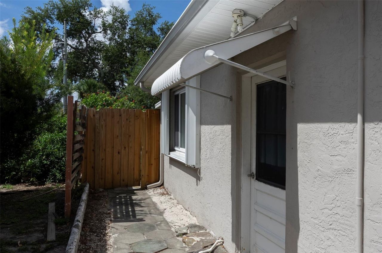 482 41st Avenue N, Saint Petersburg, FL 33703 Photo