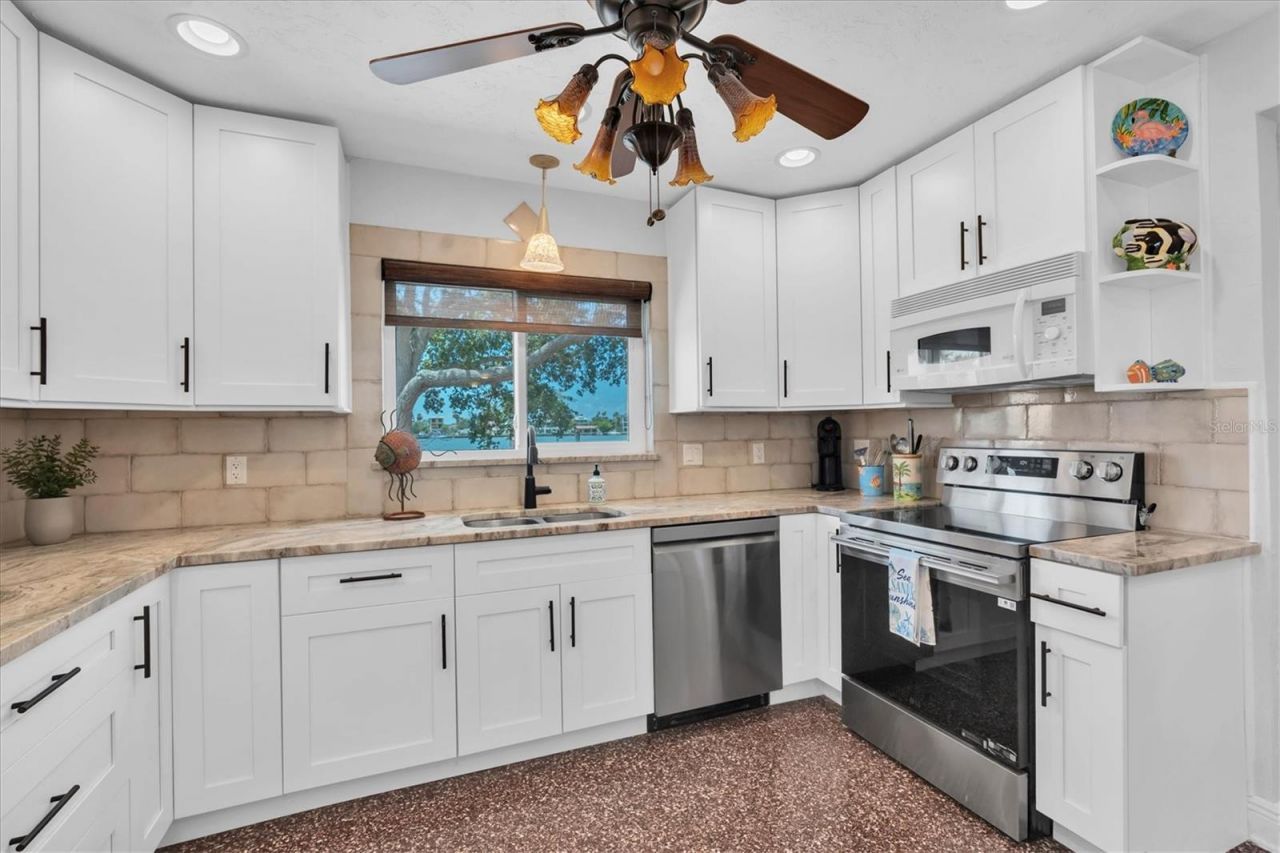 16102 4th Street E, Redington Beach, FL 33708 Photo