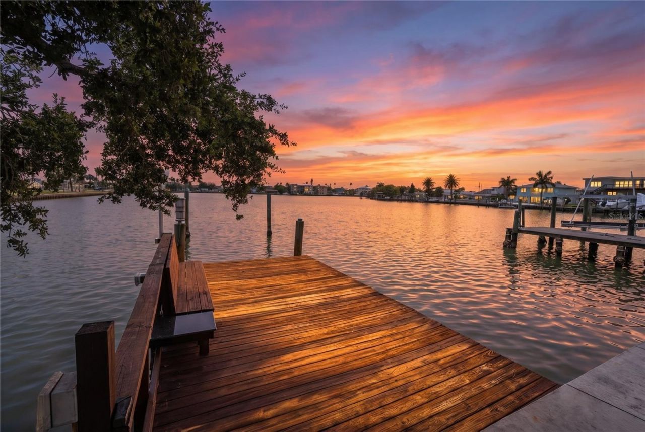 16102 4th Street E, Redington Beach, FL 33708 Photo