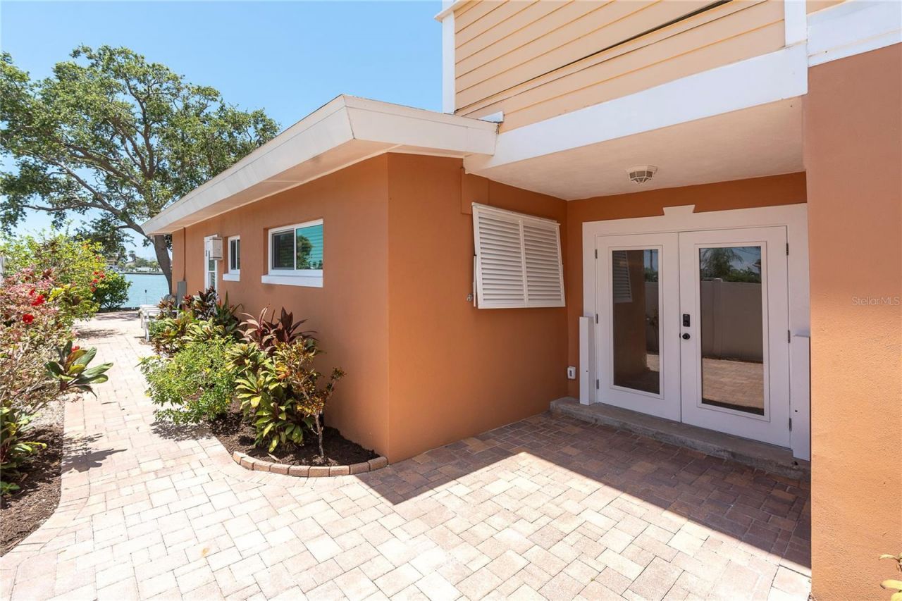 16102 4th Street E, Redington Beach, FL 33708 Photo