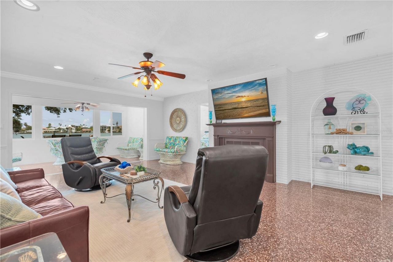 16102 4th Street E, Redington Beach, FL 33708 Photo