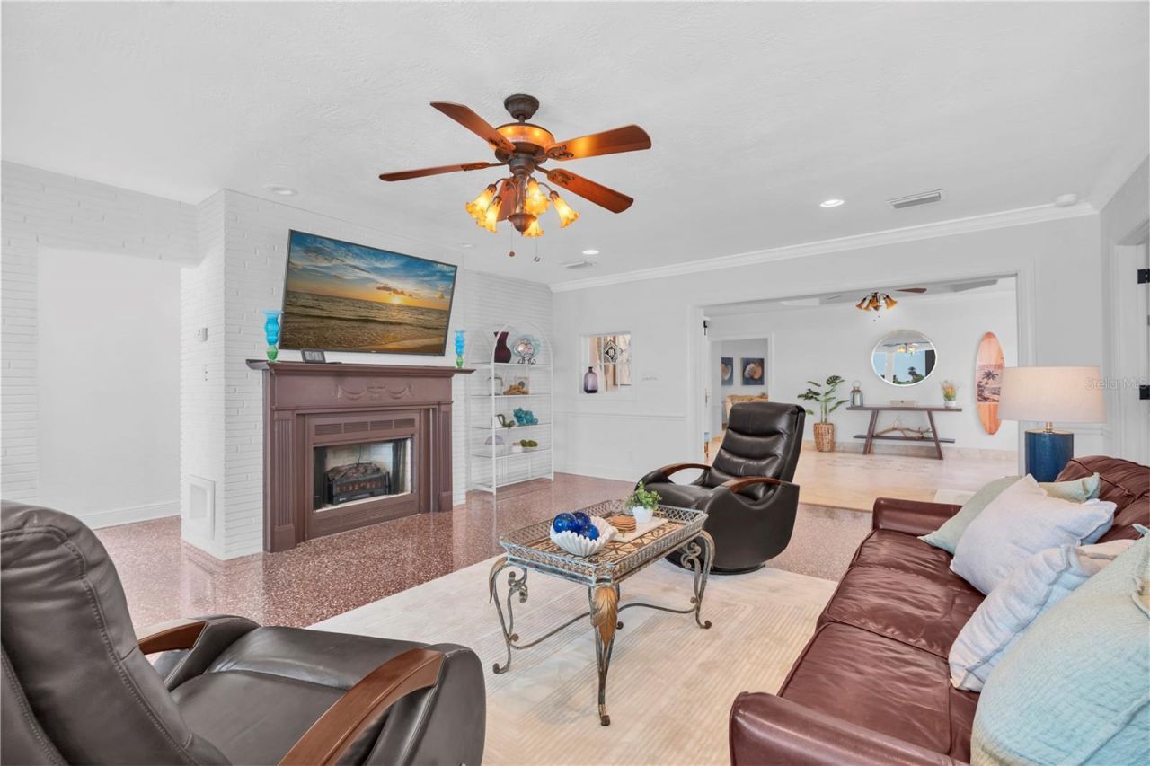 16102 4th Street E, Redington Beach, FL 33708 Photo