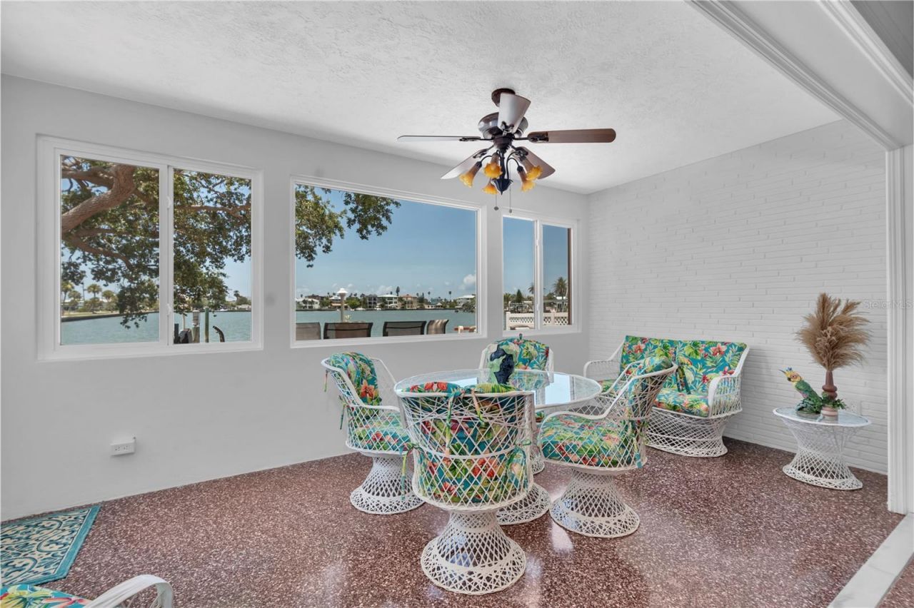 16102 4th Street E, Redington Beach, FL 33708 Photo