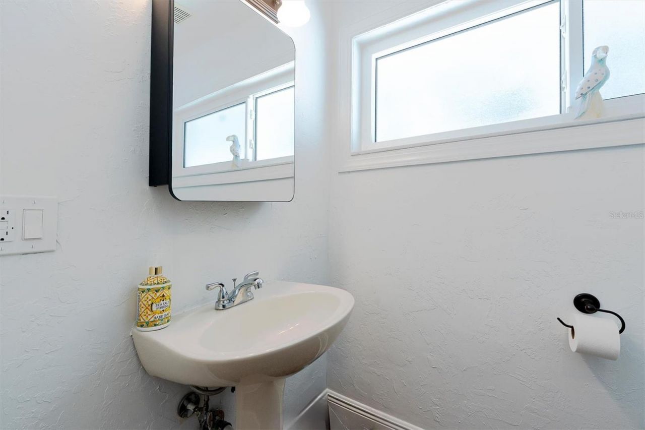 16102 4th Street E, Redington Beach, FL 33708 Photo