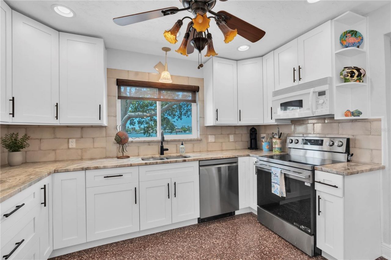 16102 4th Street E, Redington Beach, FL 33708 Photo
