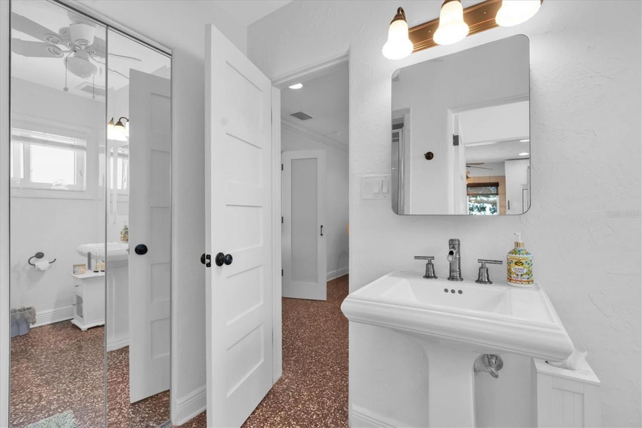 16102 4th Street E, Redington Beach, FL 33708 Photo