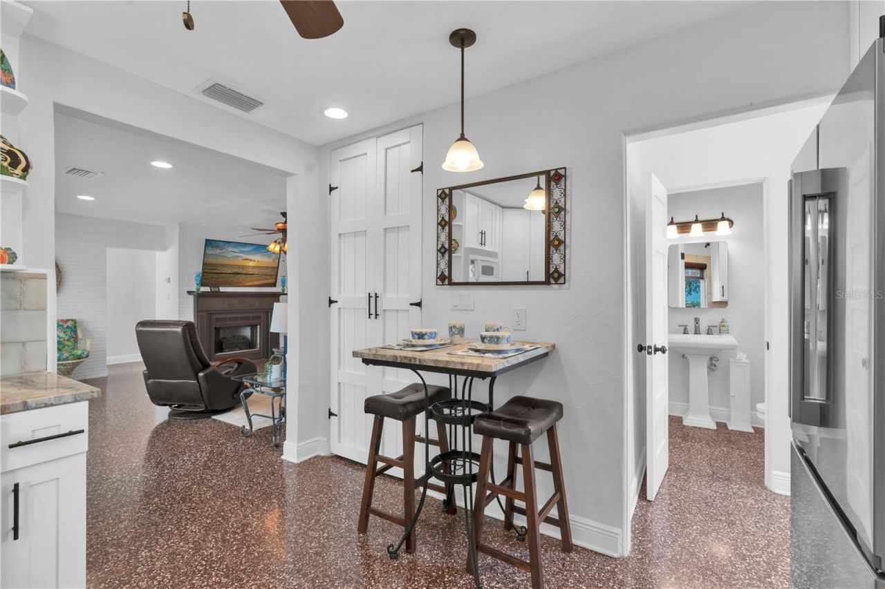 16102 4th Street E, Redington Beach, FL 33708 Photo