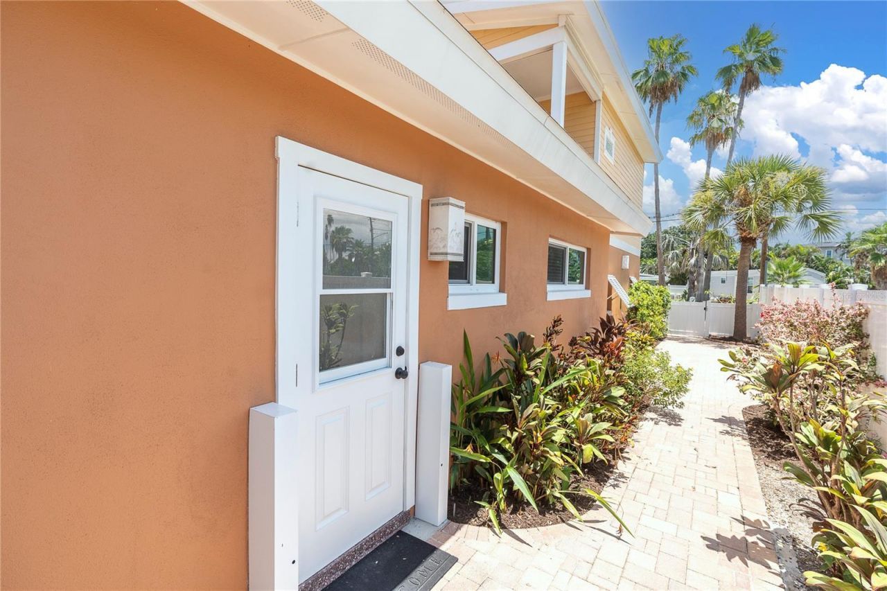 16102 4th Street E, Redington Beach, FL 33708 Photo