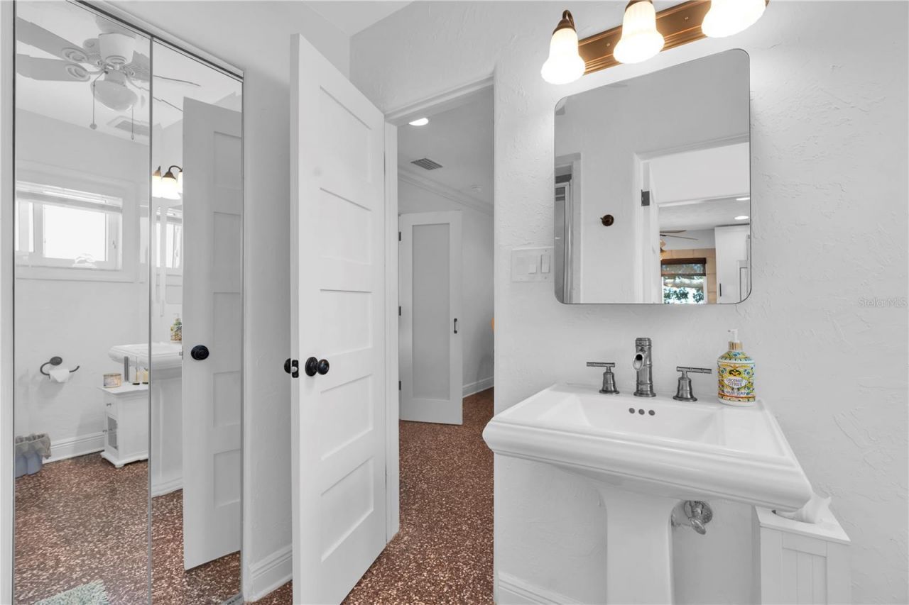 16102 4th Street E, Redington Beach, FL 33708 Photo