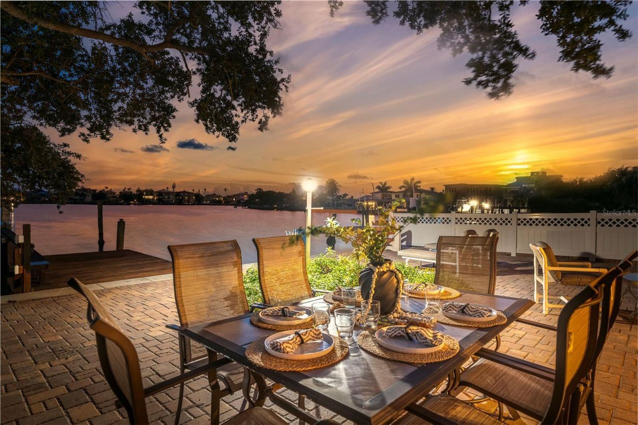 16102 4th Street E, Redington Beach, FL 33708 Photo
