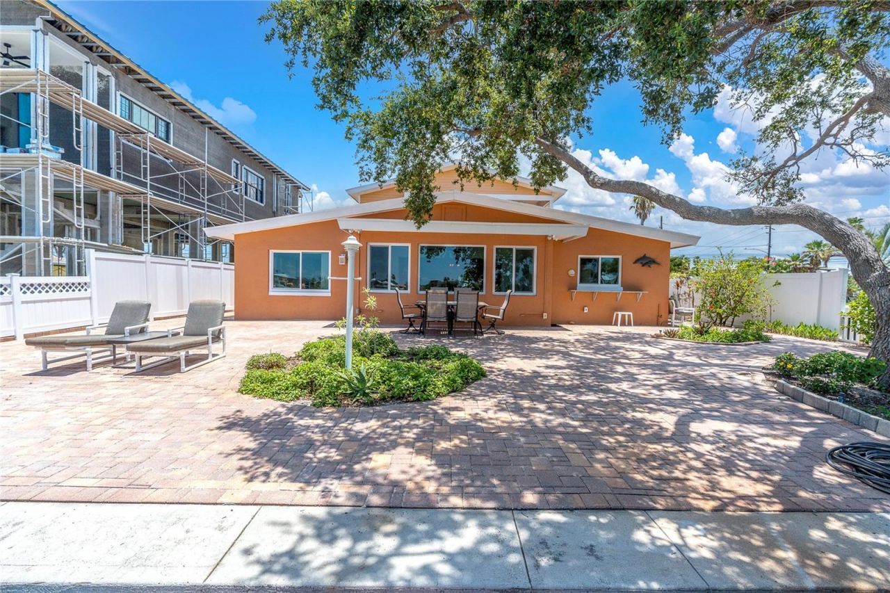 16102 4th Street E, Redington Beach, FL 33708 Photo