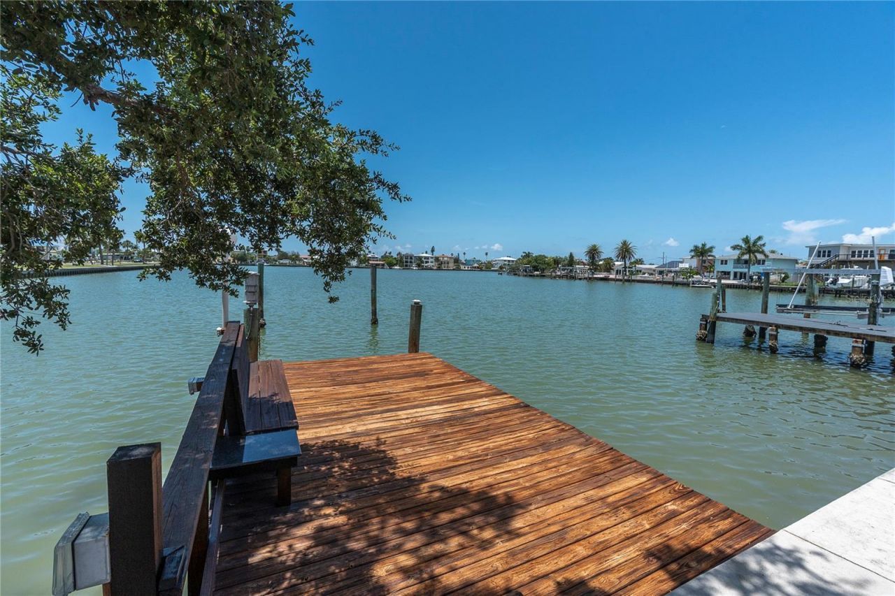 16102 4th Street E, Redington Beach, FL 33708 Photo