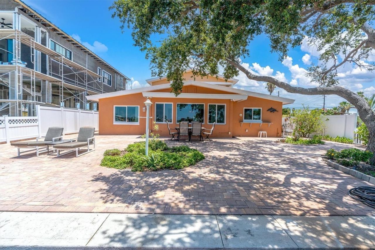 16102 4th Street E, Redington Beach, FL 33708 Photo