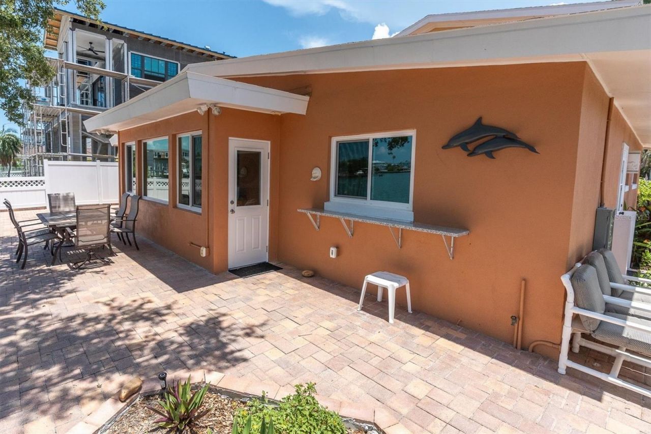 16102 4th Street E, Redington Beach, FL 33708 Photo