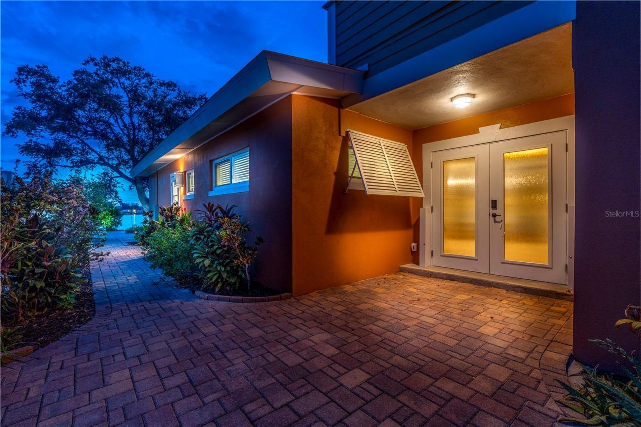 16102 4th Street E, Redington Beach, FL 33708 Photo