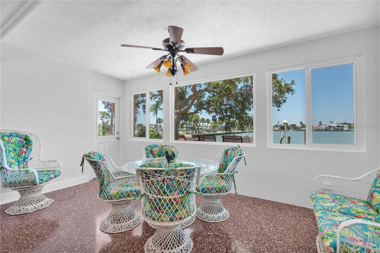 16102 4th Street E, Redington Beach, FL 33708 Photo