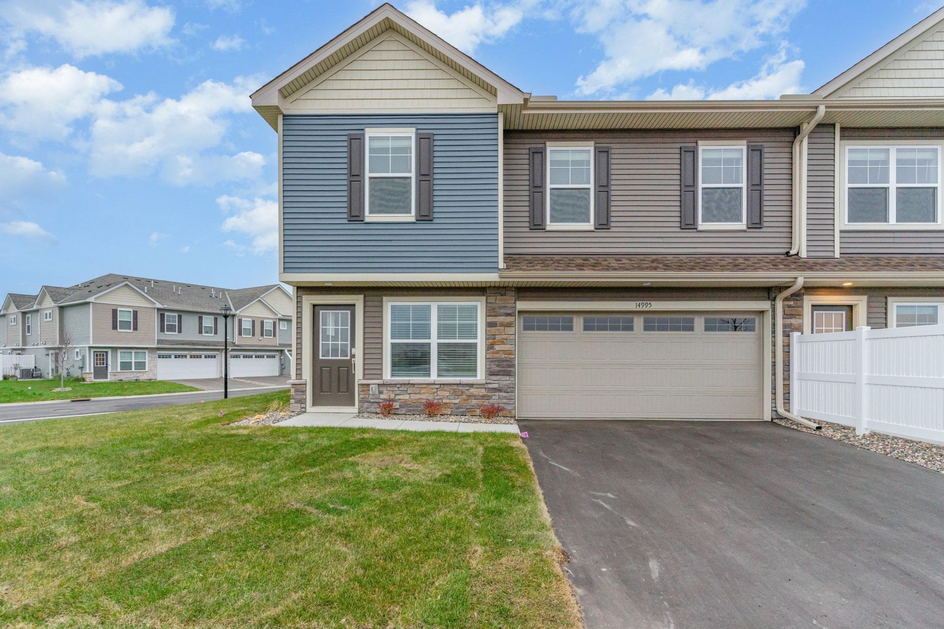 14973 Archdale Lane Photo 2