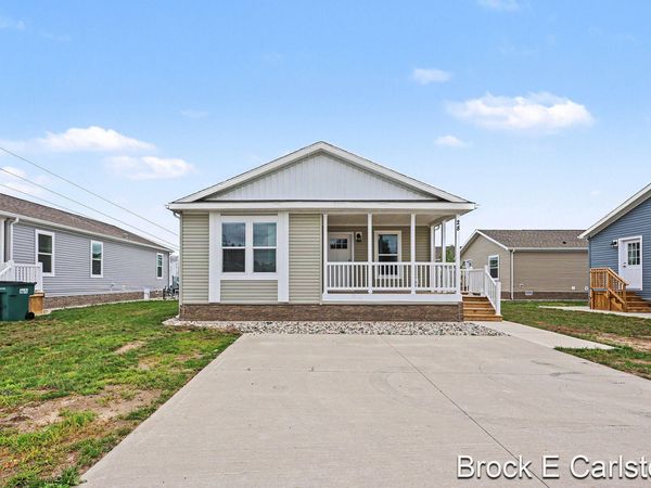 1283 E Ellis Road, Unit 28, Norton Shores, MI 49441