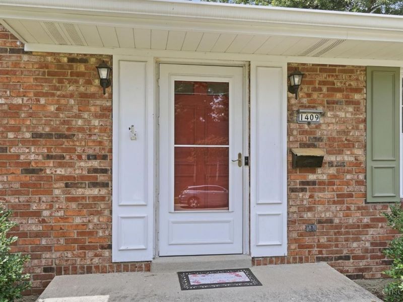 1409 Meadowbright Lane, Cincinnati, OH 45230 Photo 6