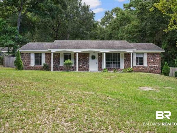 915 Caroline Avenue, Daphne, AL 36526