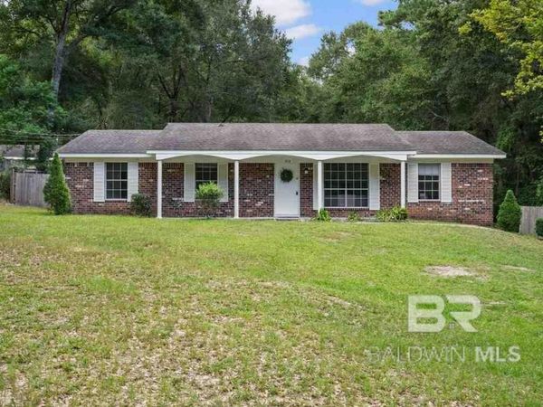 915 Caroline Avenue, Daphne, AL 36526