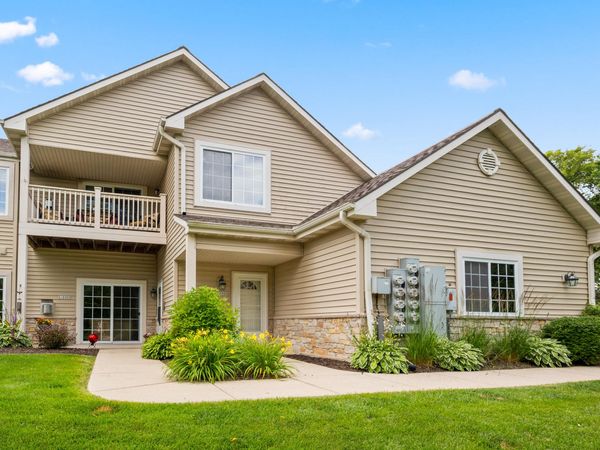 21890 N Weather Edge Cir, Unit H, Lannon, WI 53046