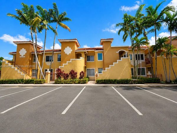 7830 NW 6th St, Unit 103, Pembroke Pines, FL 33024