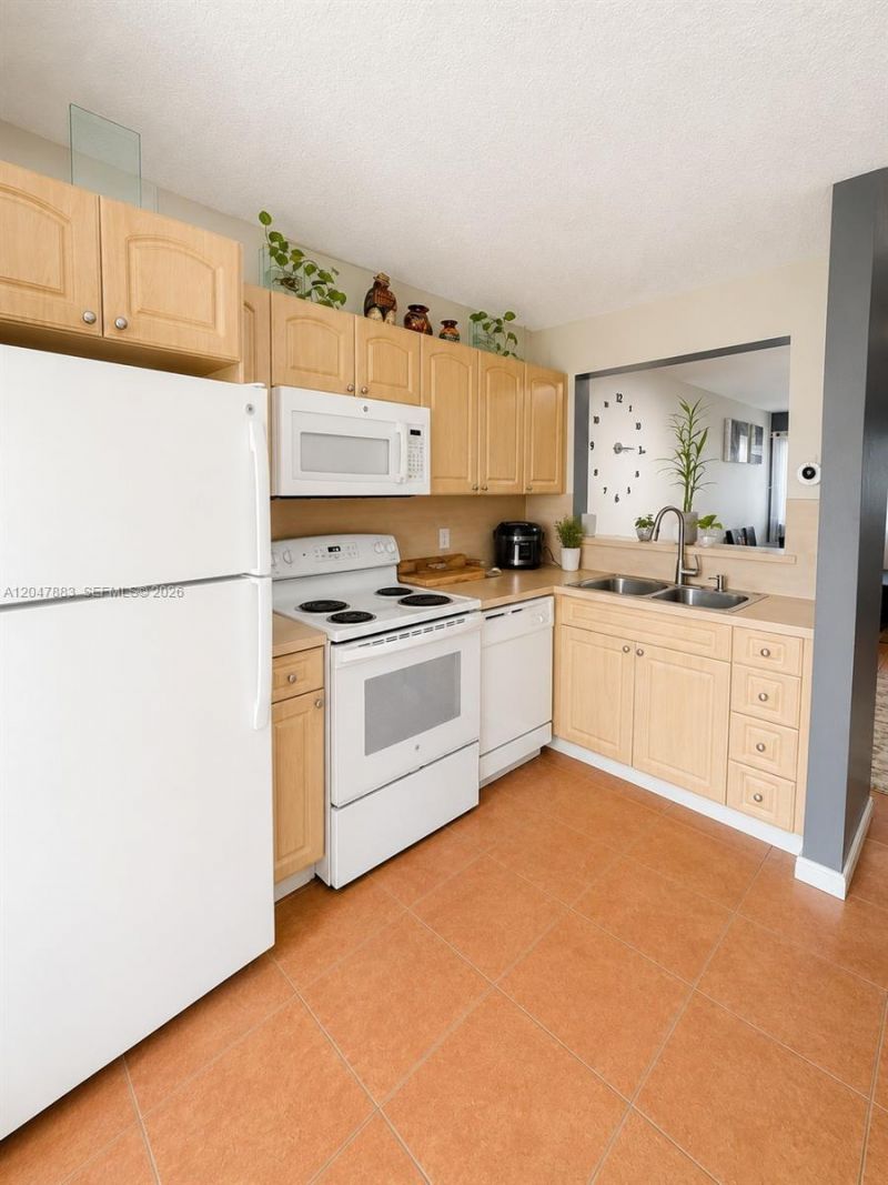 7830 NW 6th St, Unit 103, Pembroke Pines, FL 33024 Photo