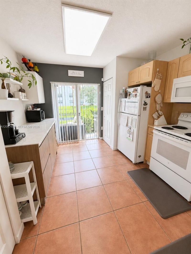 7830 NW 6th St, Unit 103, Pembroke Pines, FL 33024 Photo