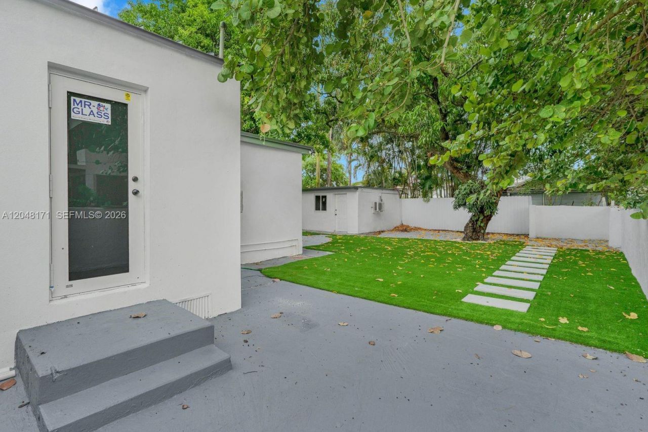 250 NW 45 St, Miami, FL 33127 Photo