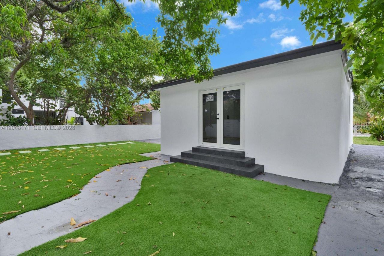 250 NW 45 St, Miami, FL 33127 Photo