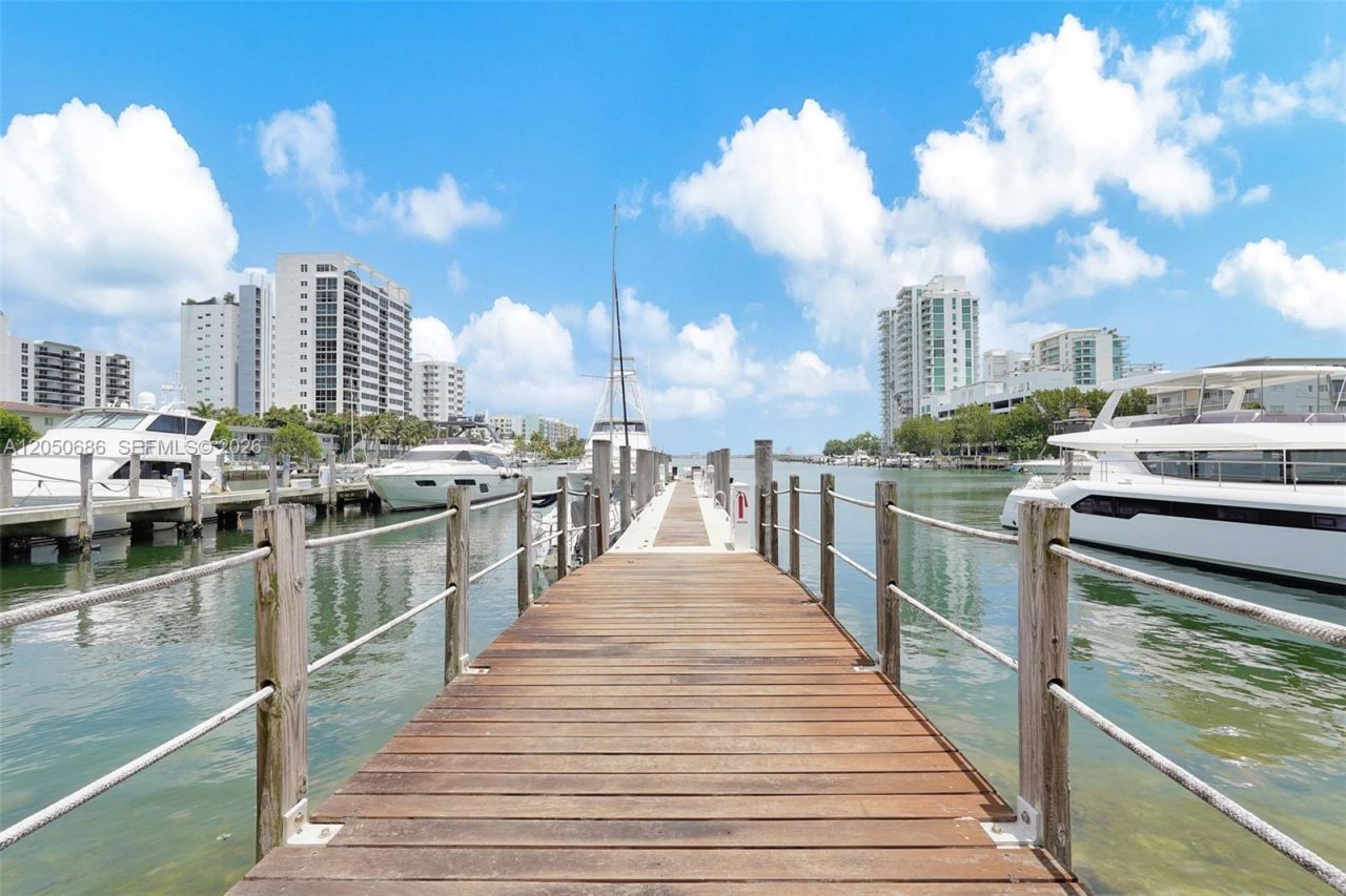 7900 Harbor Island Dr , Unit 610, North Bay Village, FL 33141 Photo