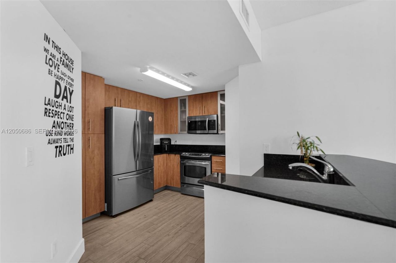 7900 Harbor Island Dr , Unit 610, North Bay Village, FL 33141 Photo