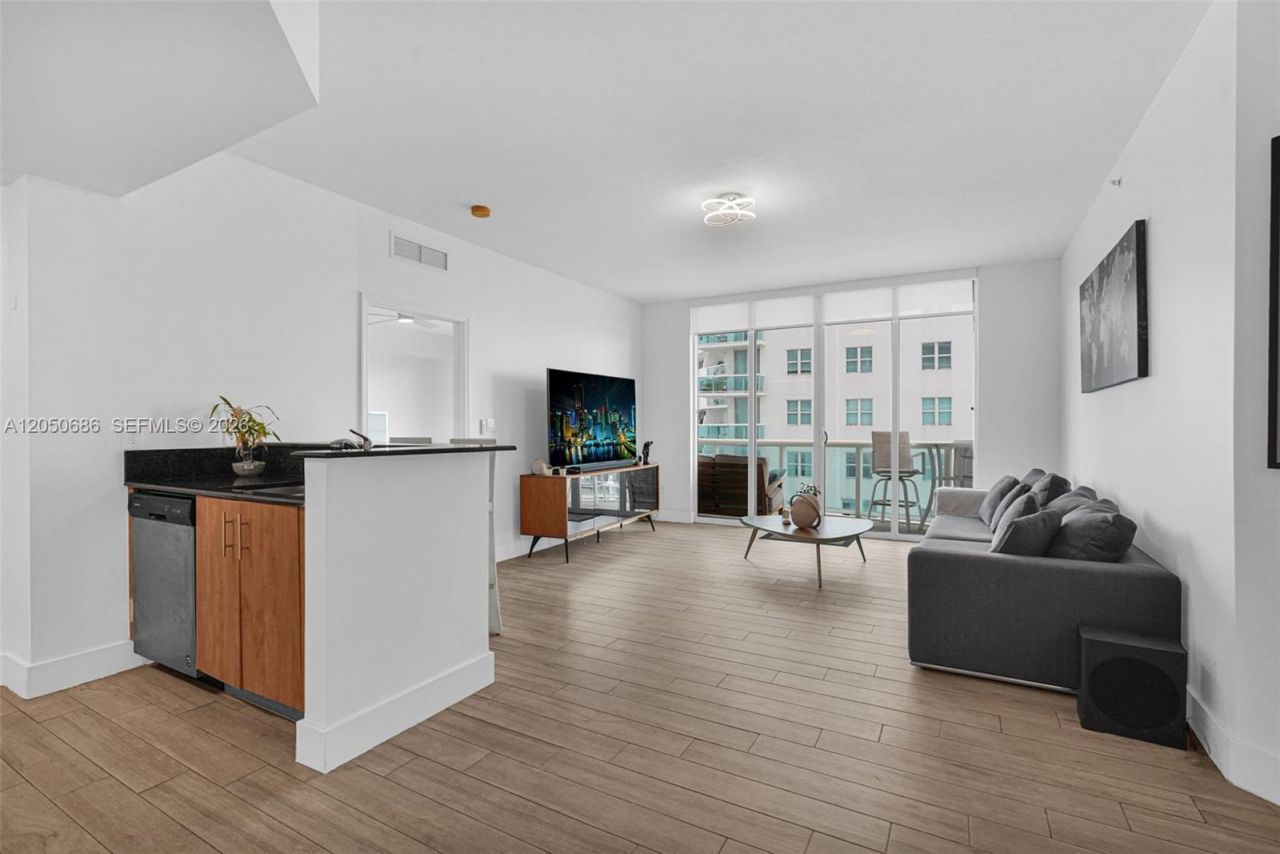 7900 Harbor Island Dr , Unit 610, North Bay Village, FL 33141 Photo