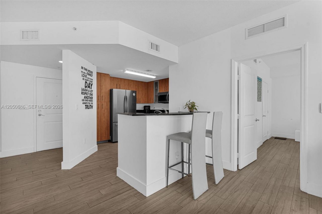 7900 Harbor Island Dr , Unit 610, North Bay Village, FL 33141 Photo