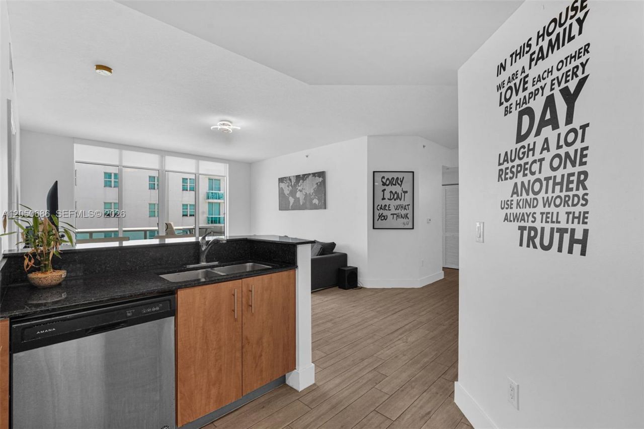7900 Harbor Island Dr , Unit 610, North Bay Village, FL 33141 Photo