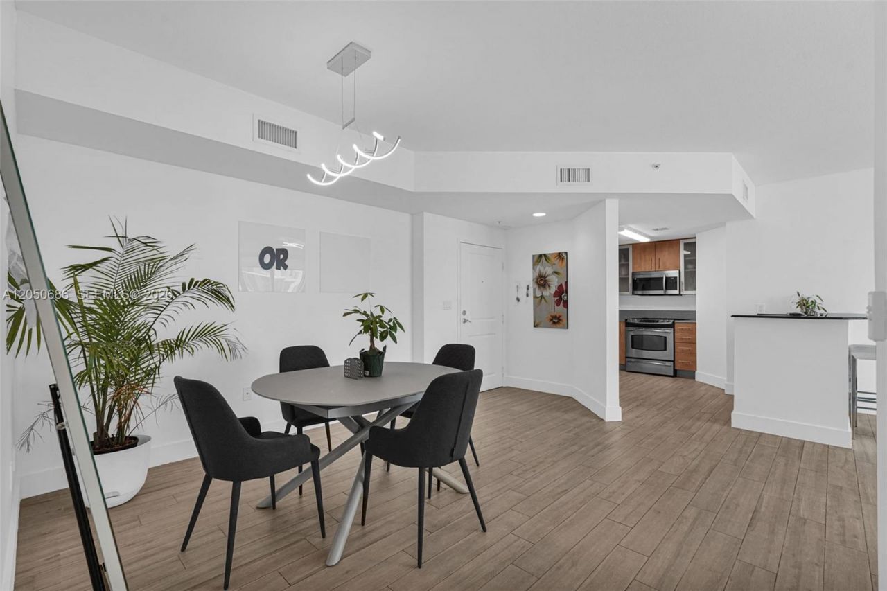 7900 Harbor Island Dr , Unit 610, North Bay Village, FL 33141 Photo