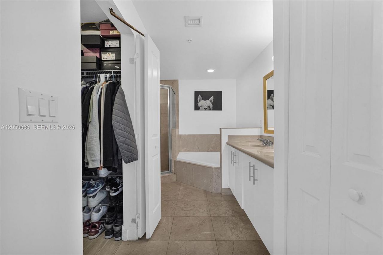 7900 Harbor Island Dr , Unit 610, North Bay Village, FL 33141 Photo